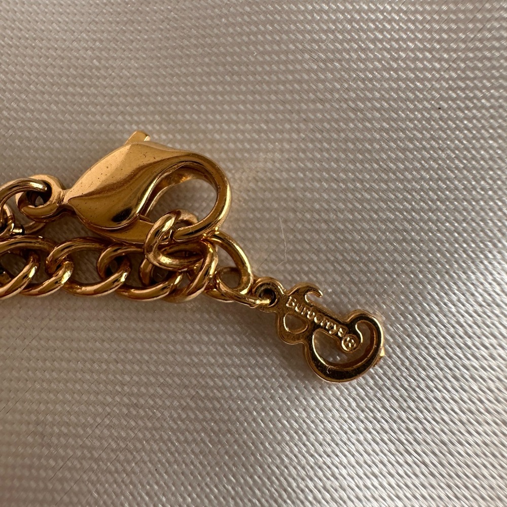 Burberry’s Gold Heart Pendant Rhinestone Necklace - Picture 10 of 12